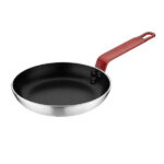 Poêle aluminium antiadhésive Teflon Platinum Plus Hygiplas avec manche rouge 240mm