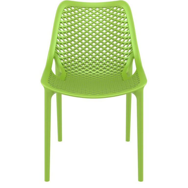 Ambiance de terrasse de café avec des chaises vertes CHVEASY01 disposées autour d'une table - easychr.com