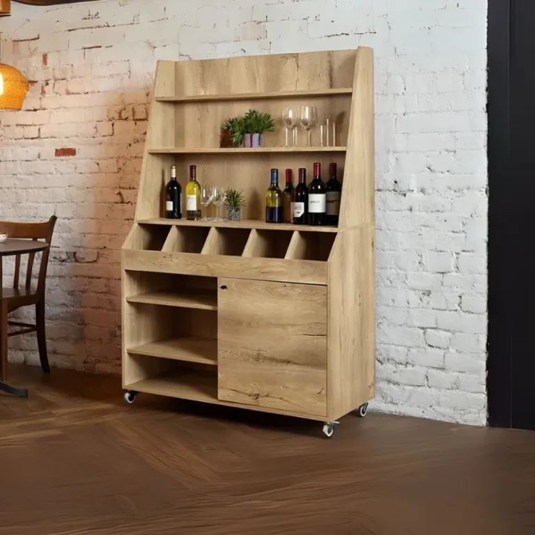 Desserte de service large bois clair GOLDINOX avec service haut, en situation dans un bar à vin