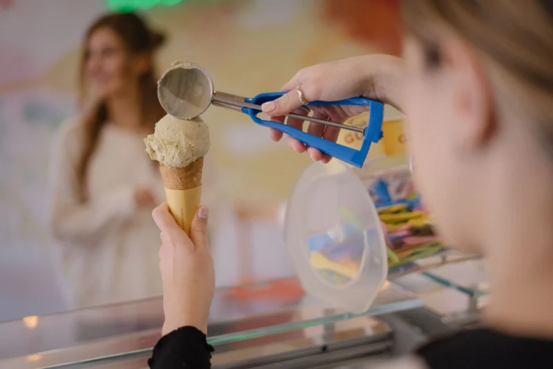 Glace à l'italienne en cornet