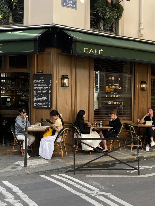 Terrasse animée en été