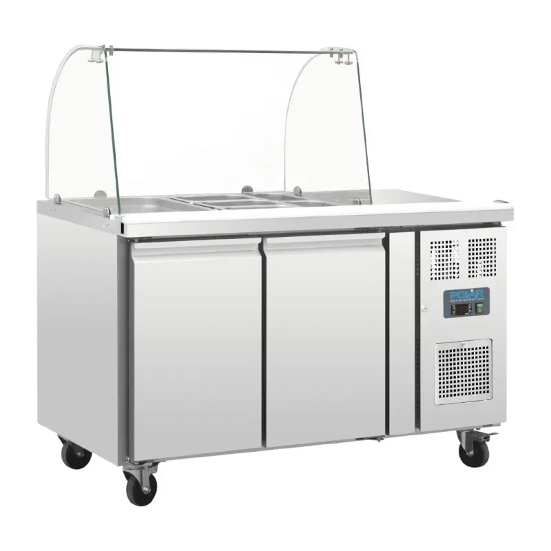 Comptoir de préparation réfrigéré Polar CT393 avec pare-haleine, vue de trois quarts Comptoir de préparation réfrigéré Polar CT393 avec pare-haleine, vue de trois quarts