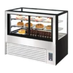 Vitrine service arrière réfrigérée Polar DB952, vue de trois quarts avec produits