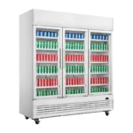 Vitrine réfrigérée positive Polar GE769, vue de trois quarts avec produits