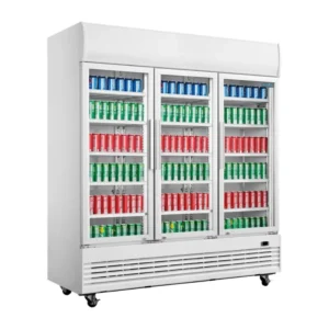 Vitrine réfrigérée positive Polar GE769, vue de trois quarts avec produits