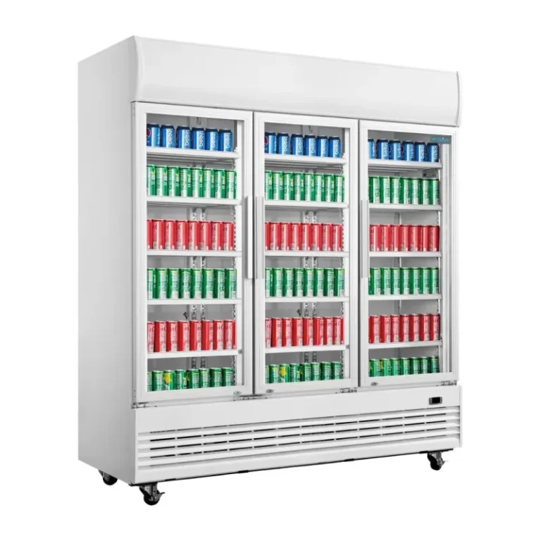 Vitrine réfrigérée positive Polar GE769, vue de trois quarts avec produits