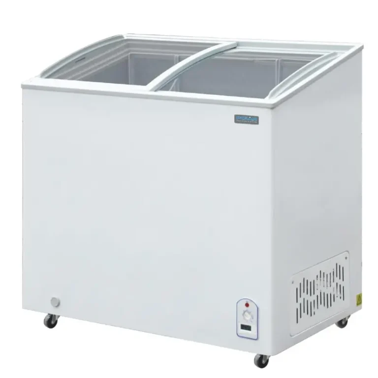 Congélateur coffre vitré Polar GM498 vue de trois quarts