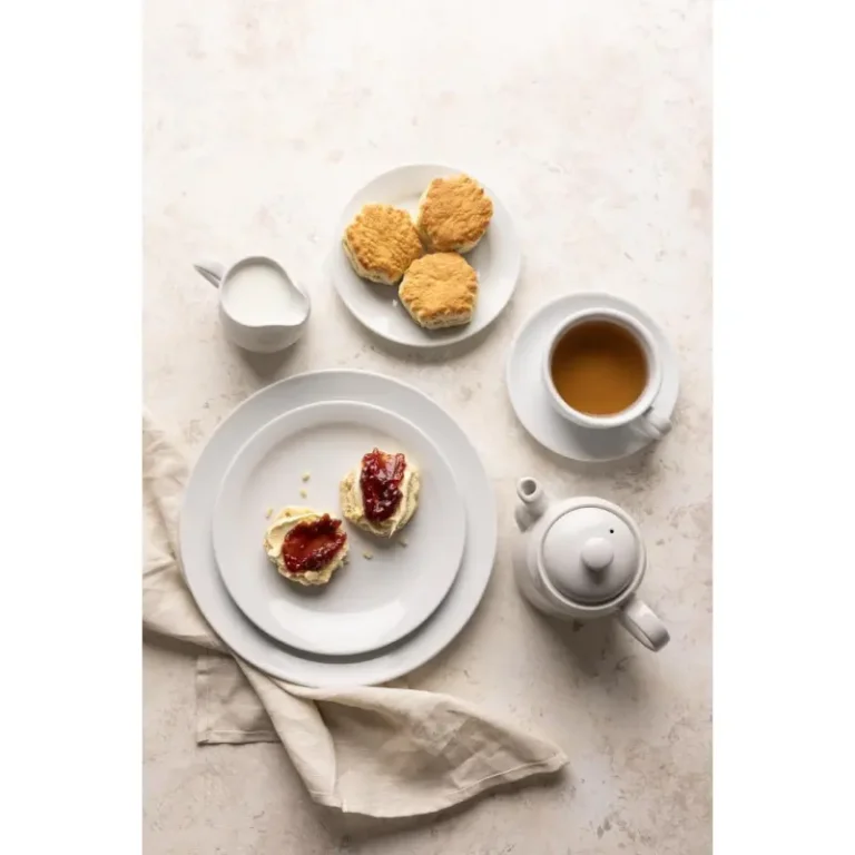 Assiettes à bord large Olympia Athena 228 mm en porcelaine blanche vitrifiée, lot de 12