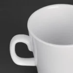 Tasses à latte Olympia Whiteware empilées