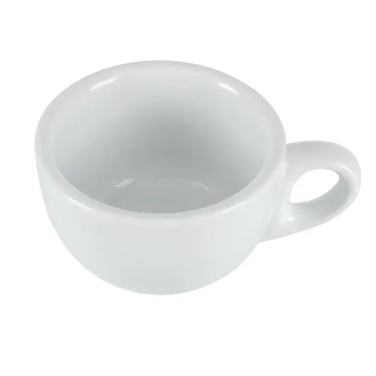Tasses à espresso Olympia Whiteware en service