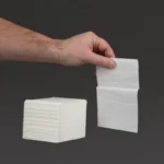 Détail des feuilles pliées de papier toilette Jantex