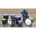 Mugs en acier émaillé Olympia en service