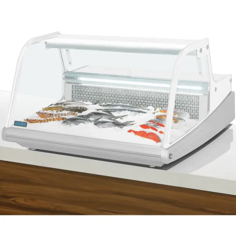 Vitrine réfrigérée à poisson Polar GE960 avec produits exposés