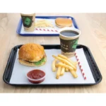 Plateaux fast-food Kristallon DP216 noirs empilés