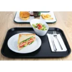 Plateaux Kristallon P507 empilés pour le stockage