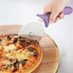 Roulette à pizza Hygiplas à manche violet pour allergènes – vue 3
