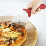 Roulette à pizza Hygiplas 102 mm à manche rouge – vue 3
